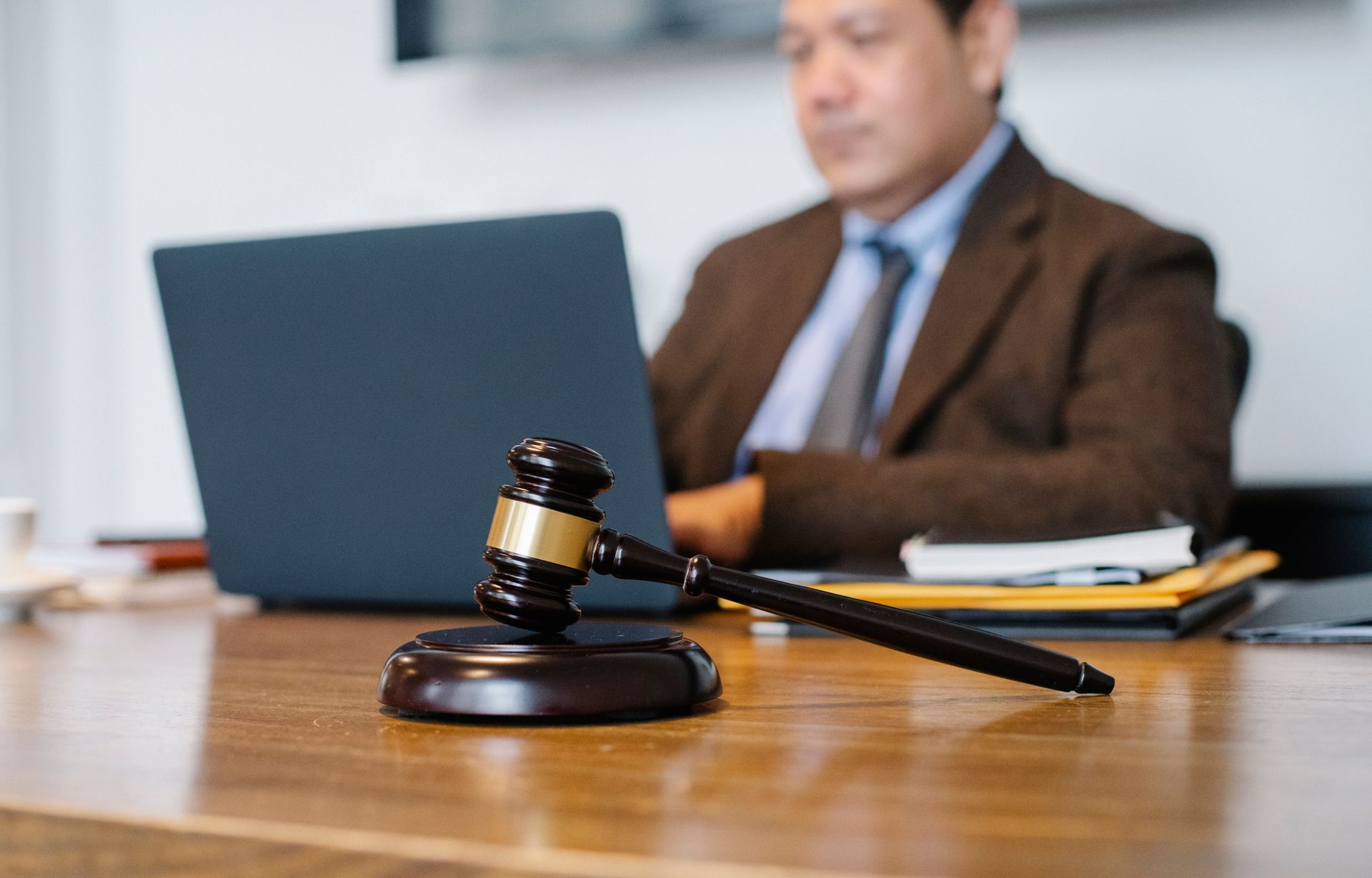 Asesoría legal y financiera profesional